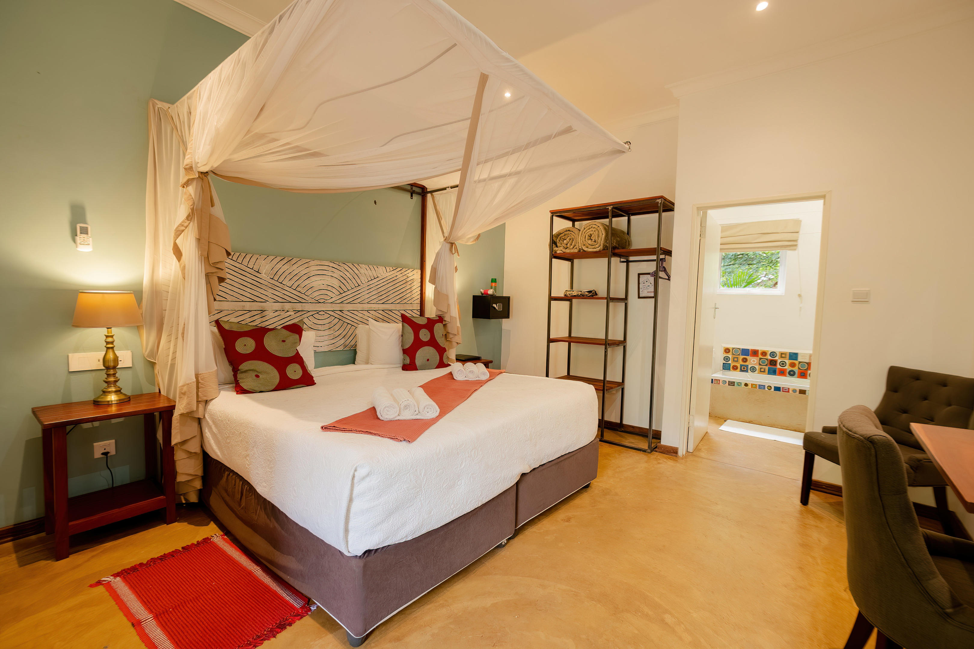 Phezulu Guest Lodge thumbnail 1